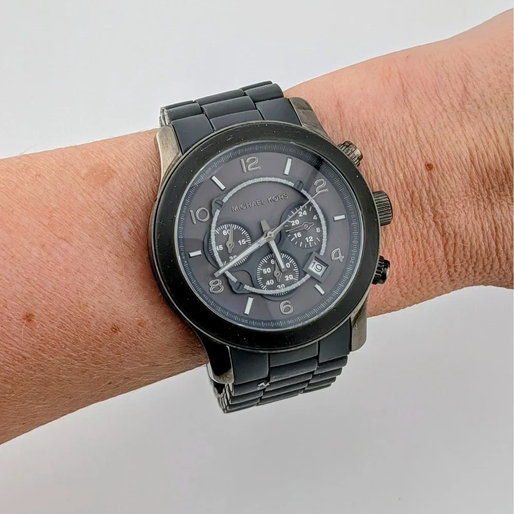 Michael Kors Runway MK-8148 Chronograph Watch Black Rubber 45mm Date 7.5